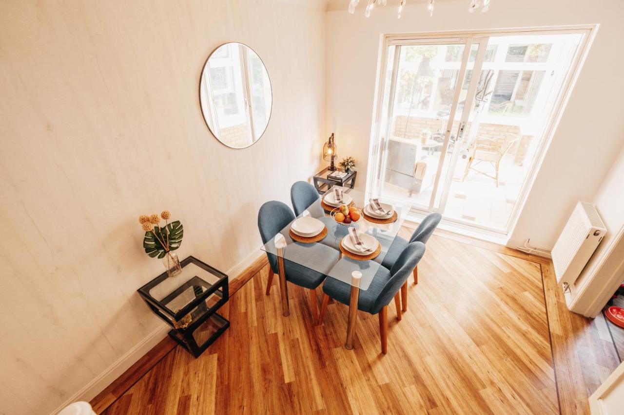 Booker Avenue House - 4 Bedroom House With Garden And Parking ميلتون كينيز المظهر الخارجي الصورة