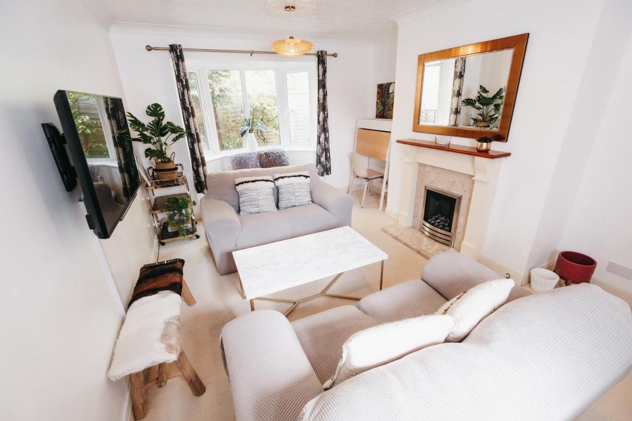 Booker Avenue House - 4 Bedroom House With Garden And Parking ميلتون كينيز المظهر الخارجي الصورة