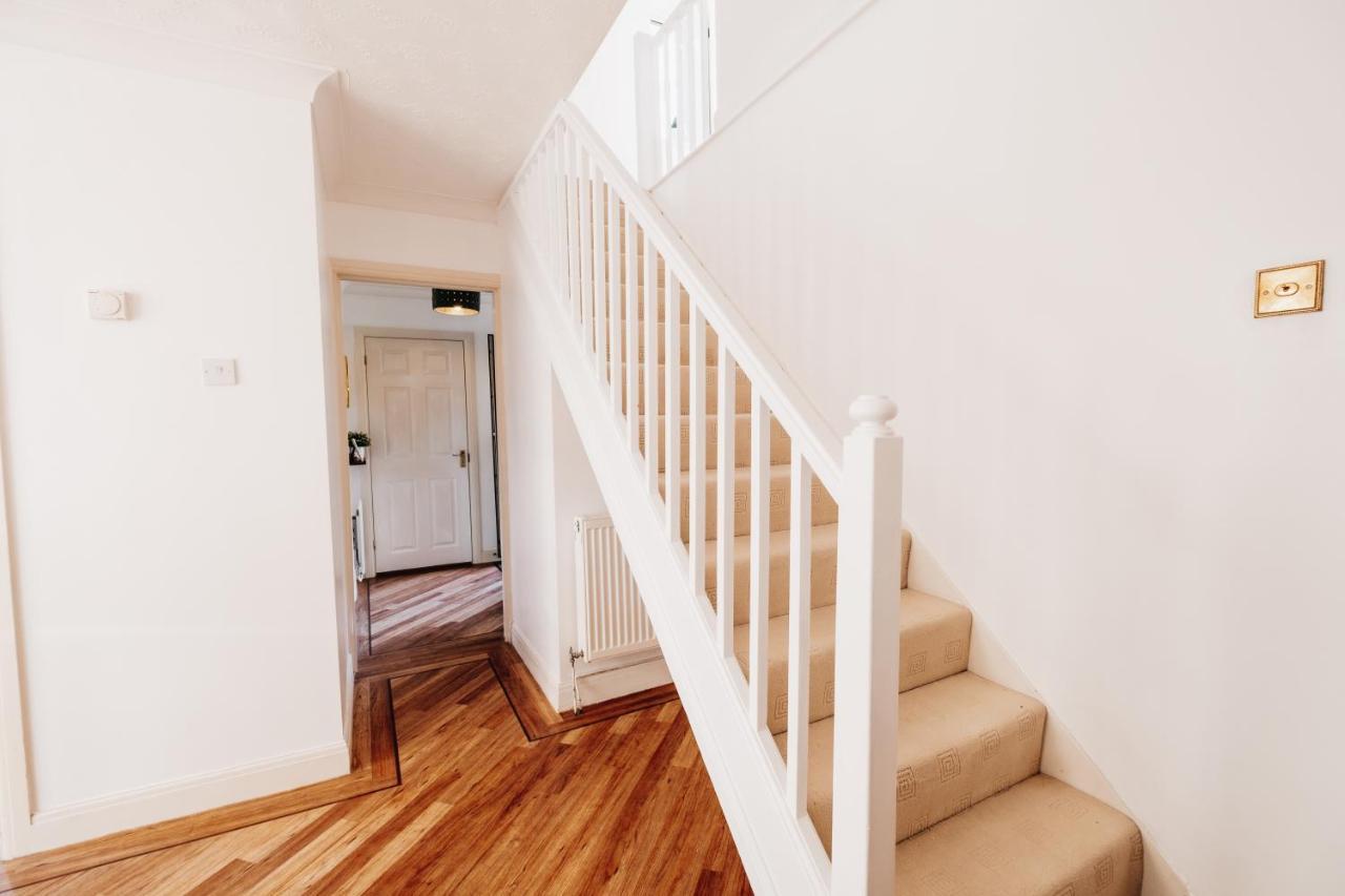Booker Avenue House - 4 Bedroom House With Garden And Parking ميلتون كينيز المظهر الخارجي الصورة