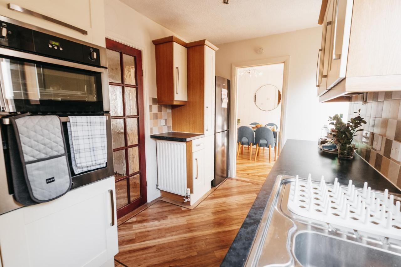Booker Avenue House - 4 Bedroom House With Garden And Parking ميلتون كينيز المظهر الخارجي الصورة
