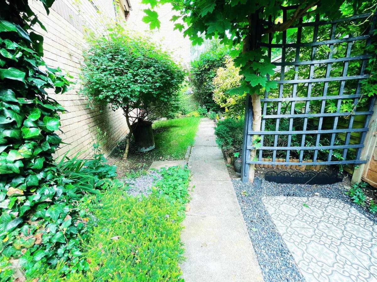 Booker Avenue House - 4 Bedroom House With Garden And Parking ميلتون كينيز المظهر الخارجي الصورة